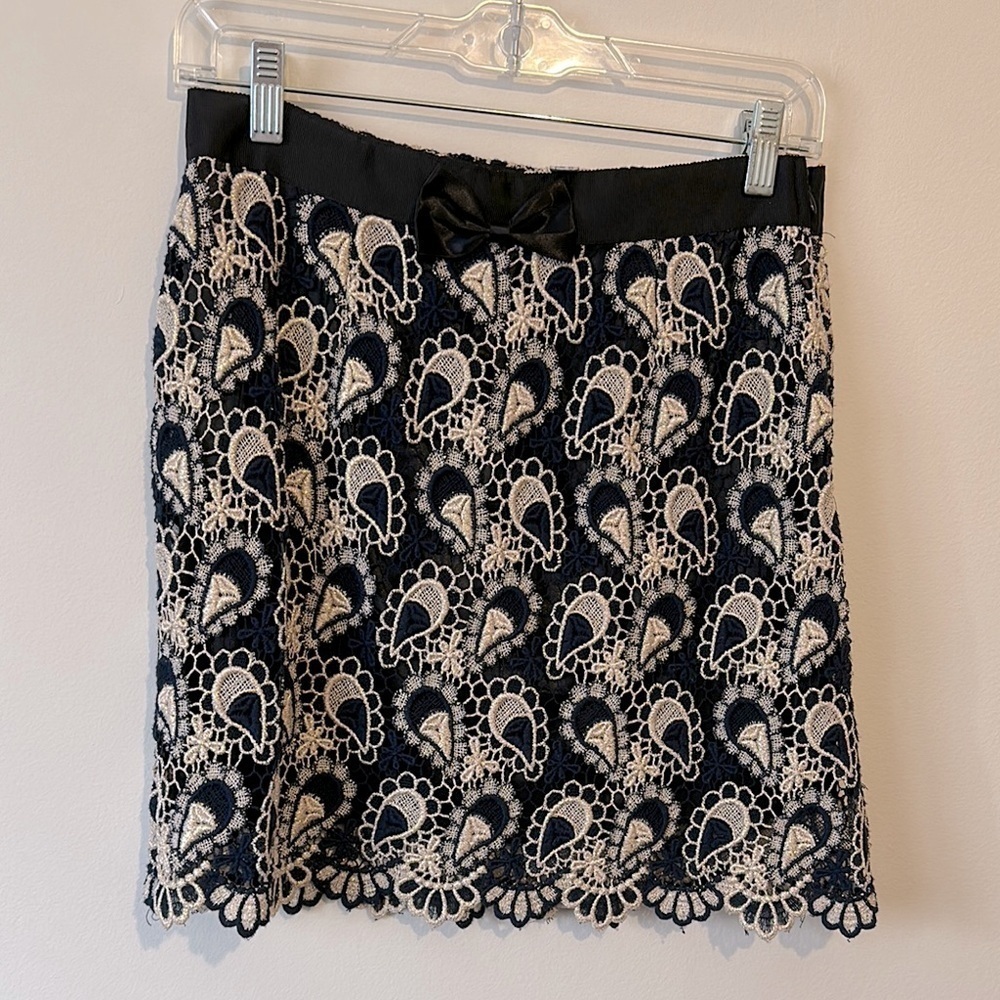 Jayuro Elegant Navy and Cream Lace Skirt Made in Korea